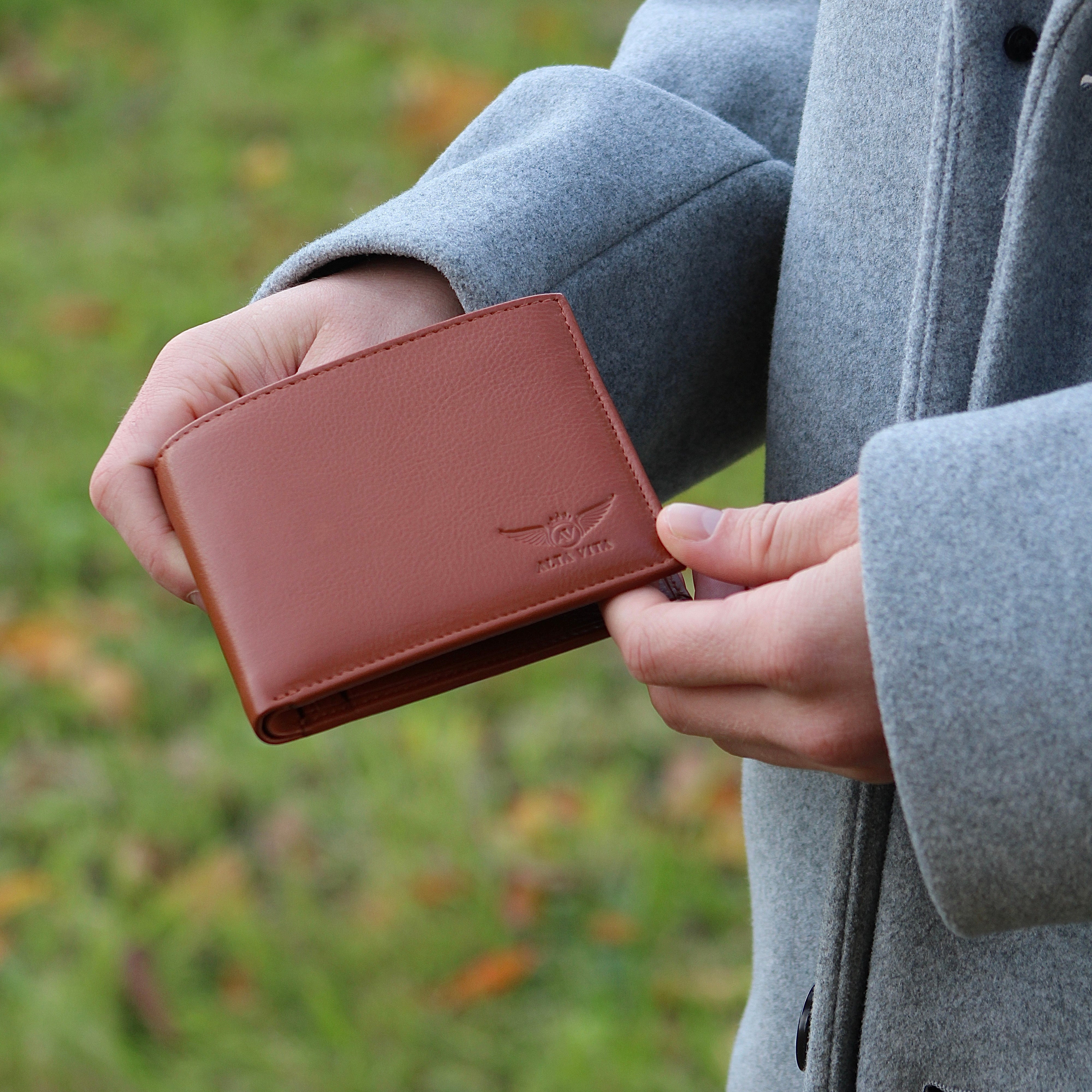 Alta Vita Bi-Fold Leather Tan Wallet